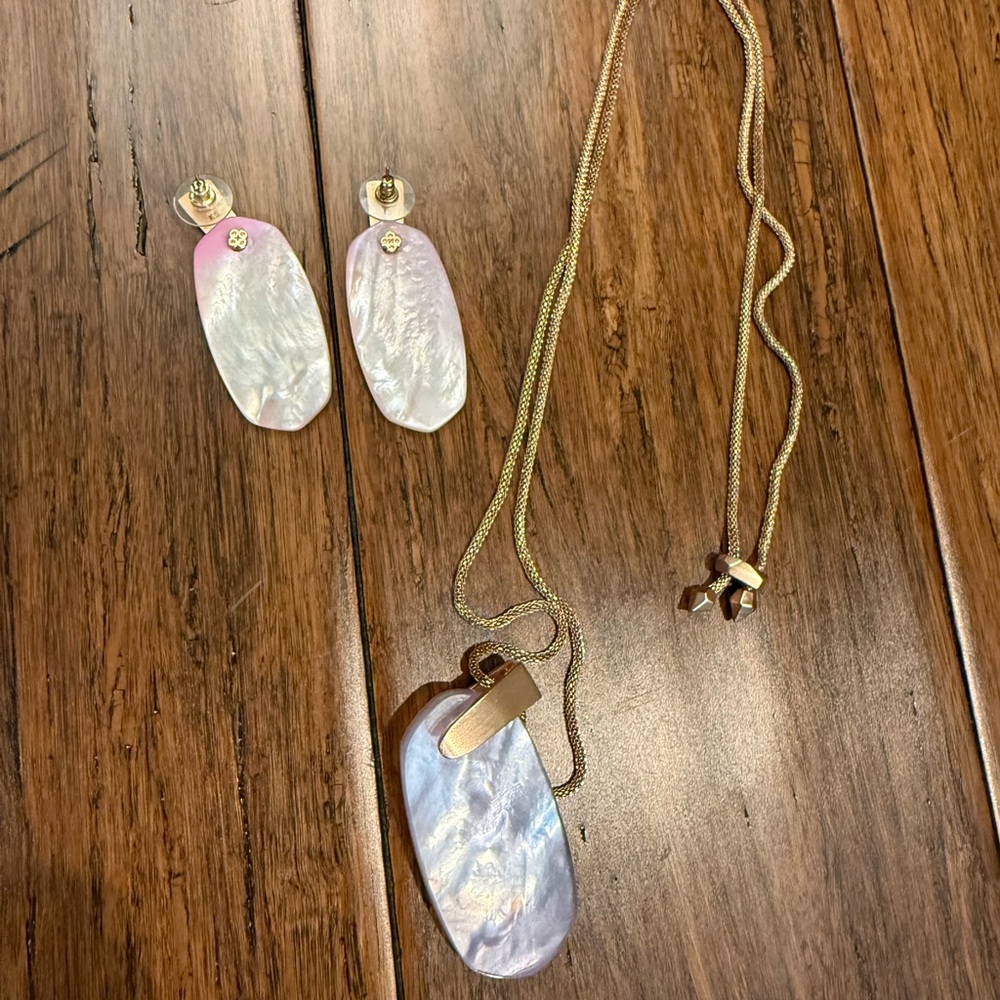 Kendra Scott Inez Long Pendant Necklace & Matching Earrings in Gold, Rose Quartz - Picture 2 of 5